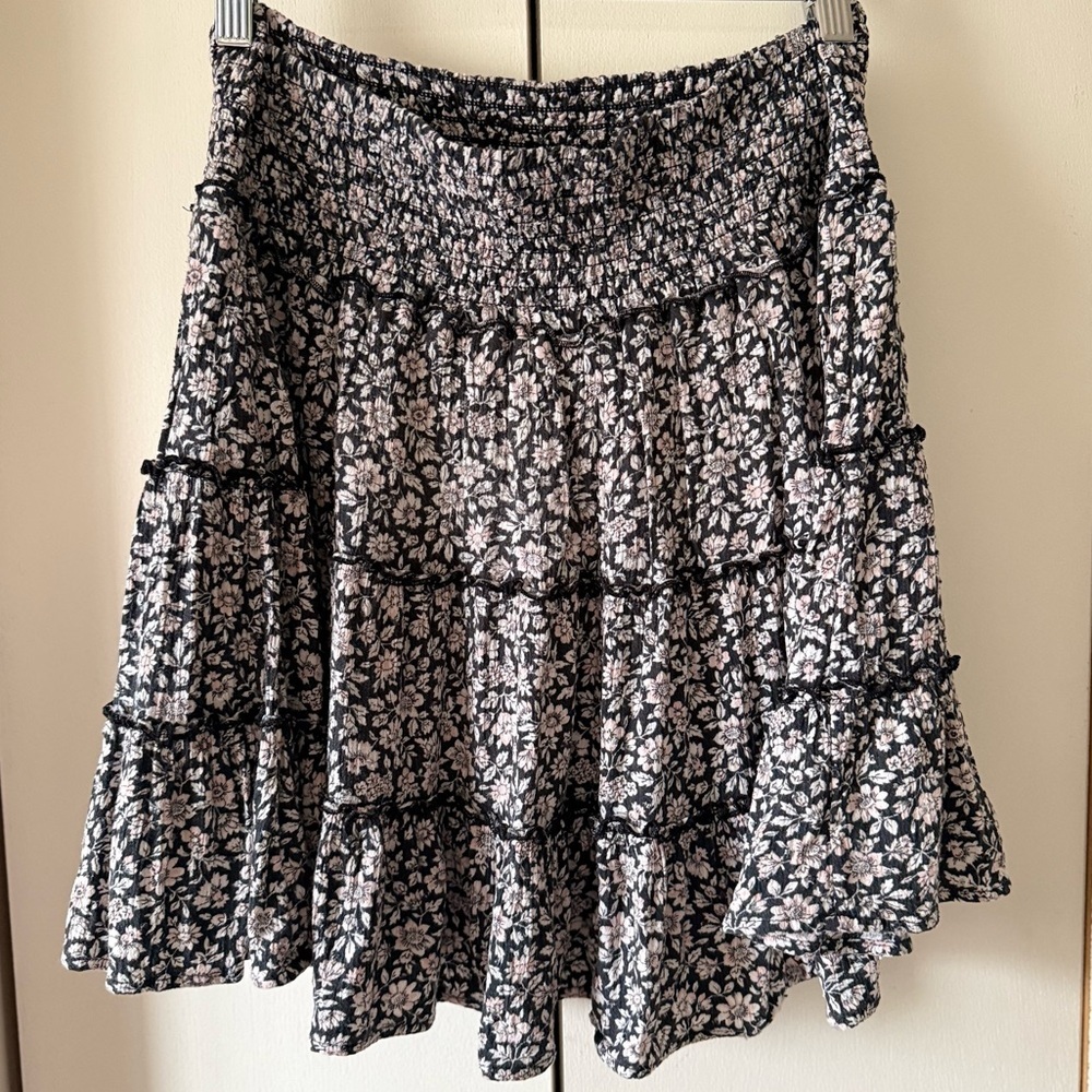 Y2K American Eagle Outfitters Black Mini Skirt Pink Floral Tiered Smocked Mini - Picture 3 of 4